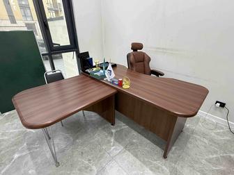 Офисный стол (в хорошем состоянии)