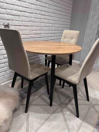 Продам кухонный стол и стулья