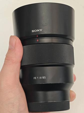 Объектив Sony FE 85mm f/1.8 портретник