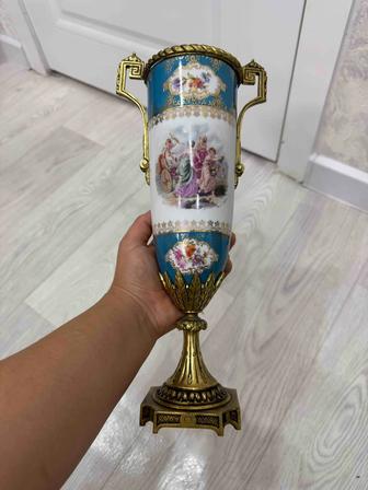 Фарфоровая ваза с бронзовыми и золотыми оправами антиквариат