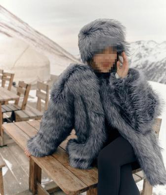 Трендовая шуба с головным убором