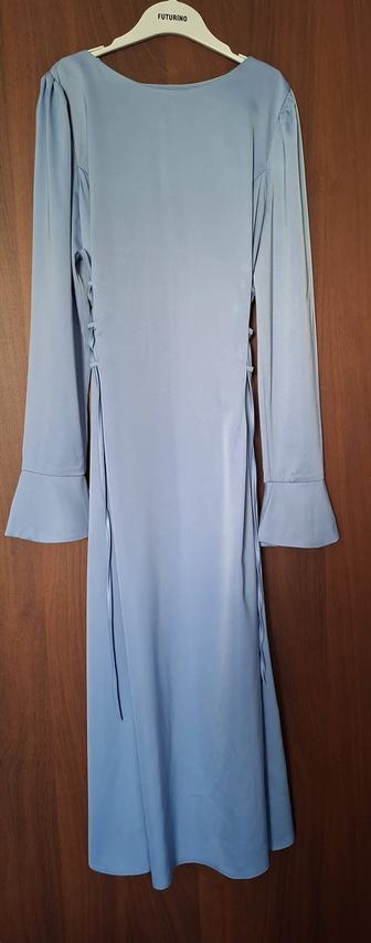 Голубое платье