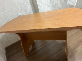 Стол и стулья на кухню