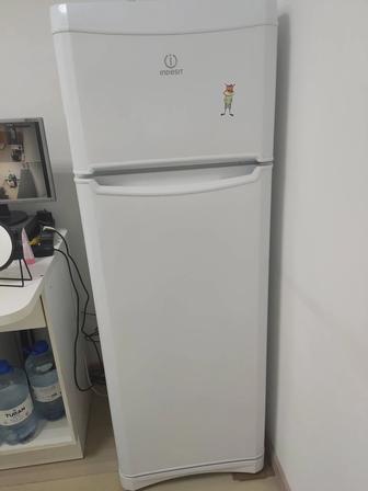 Холодильник indesit