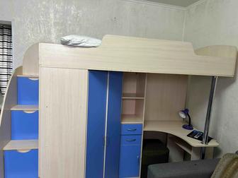 Продам детский уголок с кроватью и матрасом