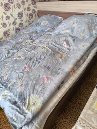 Кровать с матрасом