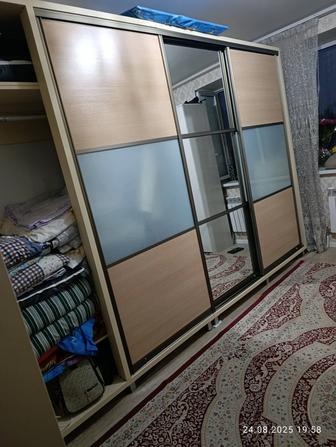 Угловой шкаф в отличном состоянии