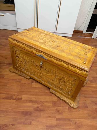 Сундук из натурального дерева