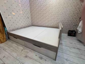 Продам двуспальную кровать