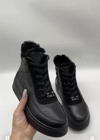 Срочно продам зимние ботинки женские Турция