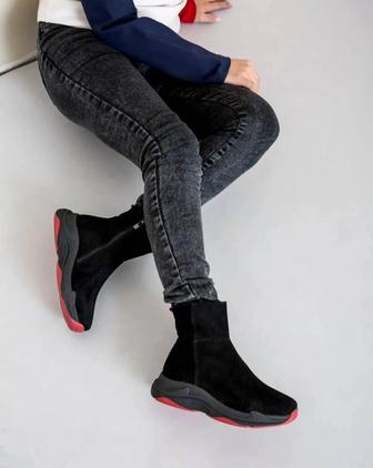 Ботинки кроссовки продается, цена договорная