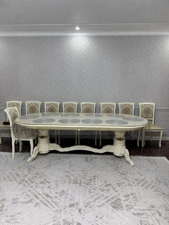 Стол стуля для гостей