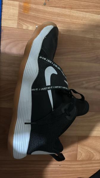 Волейболный кроссовка