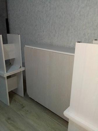 Стол и стулья