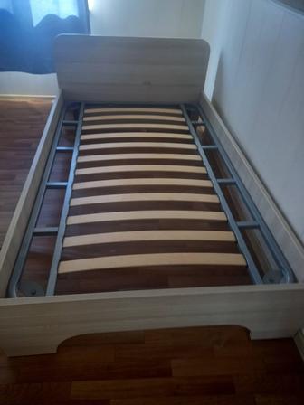 Кровать