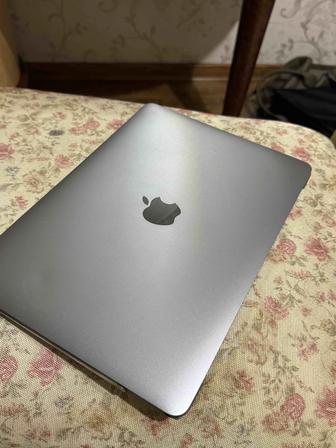 Mac Book Air Версия 12.2.1
MacBook (Retina, 12-inch, 2017)