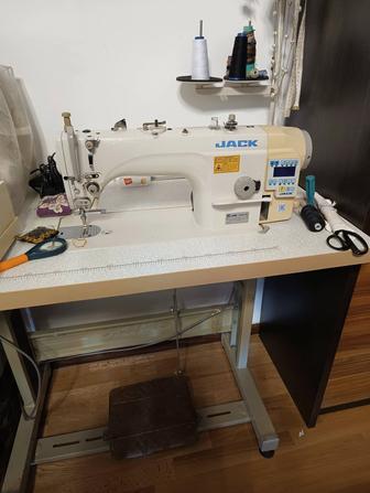 Продам швейную машину