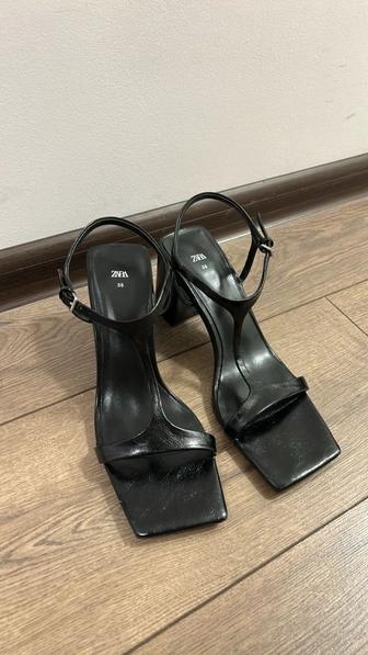 Туфли Zara / Черные / 38 размер
