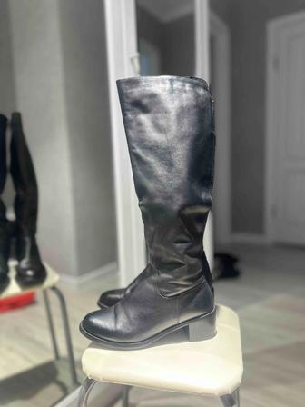 Продам кожаные женские сапоги