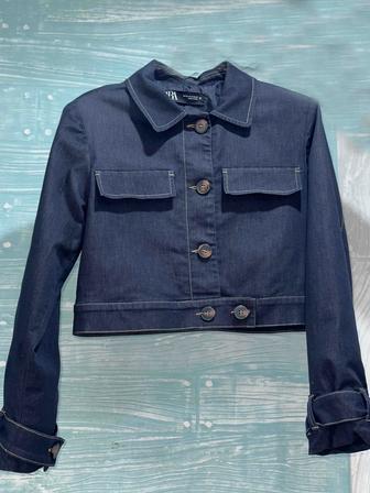 Женская укороченная джинсовая куртка