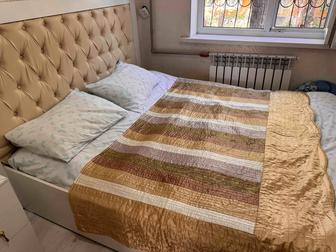 Двухспальная кровать с матрасом