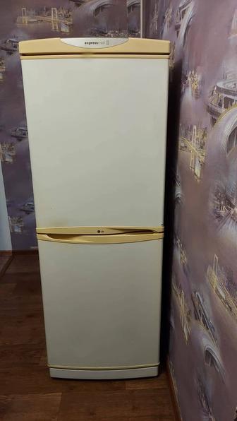 Продам холодильник