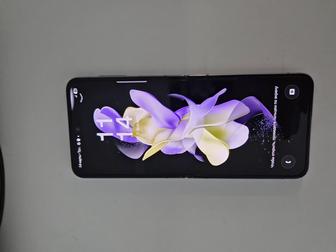 Продам Samsung Galaxy Z Flip 4 в отличном состоянии!