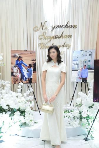 Продаю новое платье, цена выгодная.