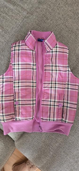 Безрукавка на девочку на 6-8 лет