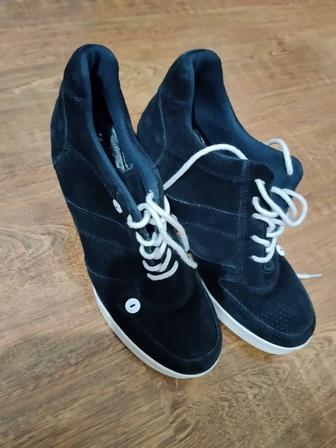 Продам ботинки