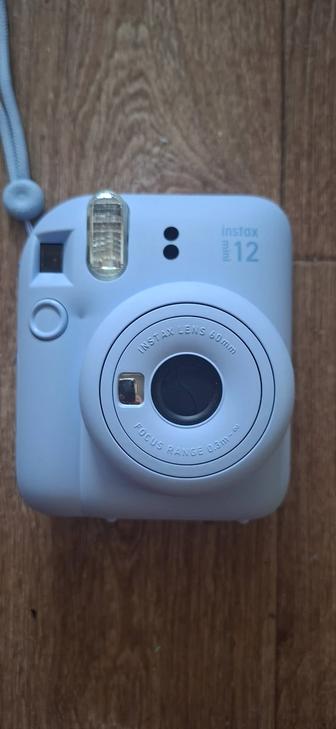 Продается фотоаппарат с моментальной фотографией