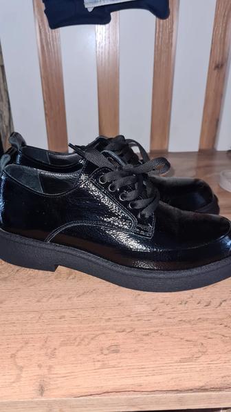 Продам ботинки