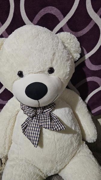 Продам большого плюшевого мишку (белый)