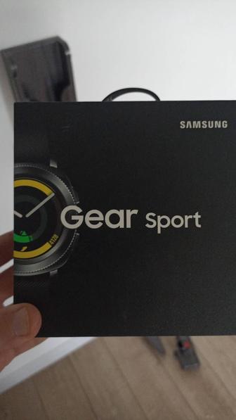 Продам электронные часы самсунг