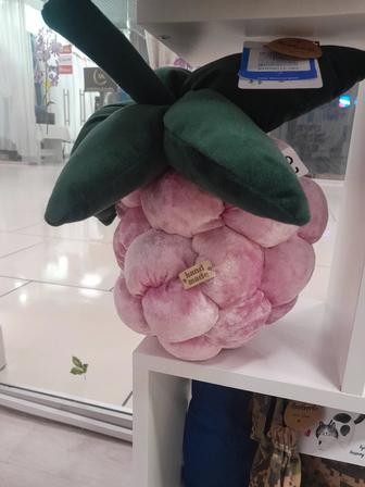 Продам декоративную подушку ягодка