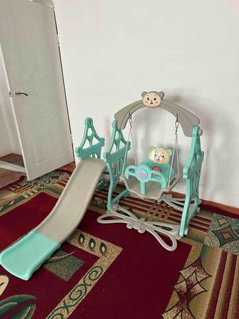 Детский горка и качели