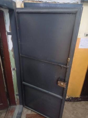 Продам железную дверь