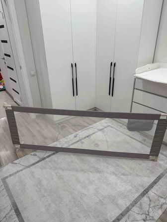 Бортики от падения для кровати