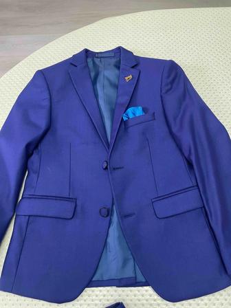 Продам костюм