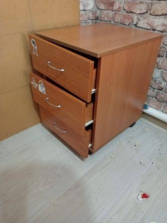 Прикроватные тумбы