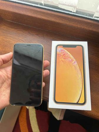 Айфон XR состояние идеально память 64гб емкость 74%