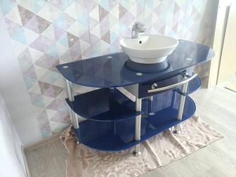 Стеклянная тумба с раковиной