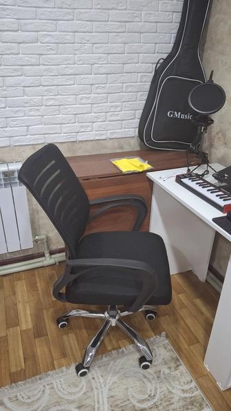 Кресло со столом