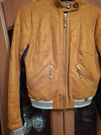 Куртка подростковая легкая.