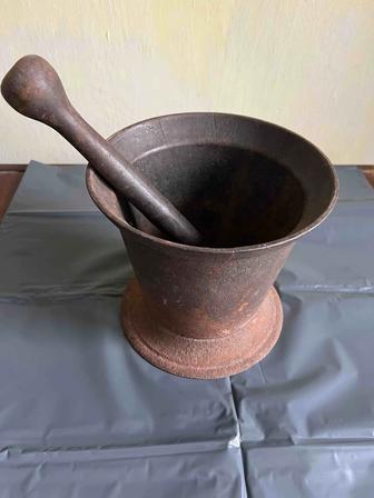 Ступка с пестиком чугун раритет.