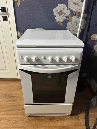Продаю газовую плиту Indesit