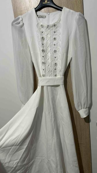 платье белое