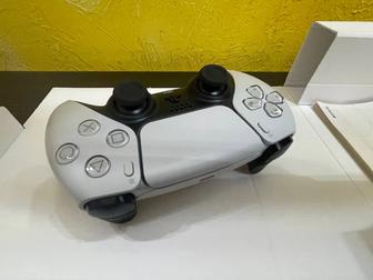 Продам Sony PS5 Dualsense практический новый