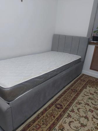 Кровать
