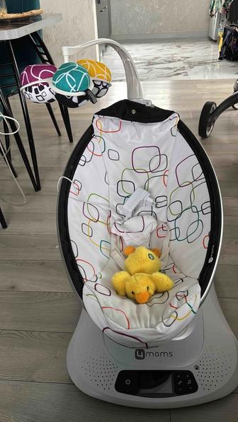 Шезлонг с электро-качанием 4Moms